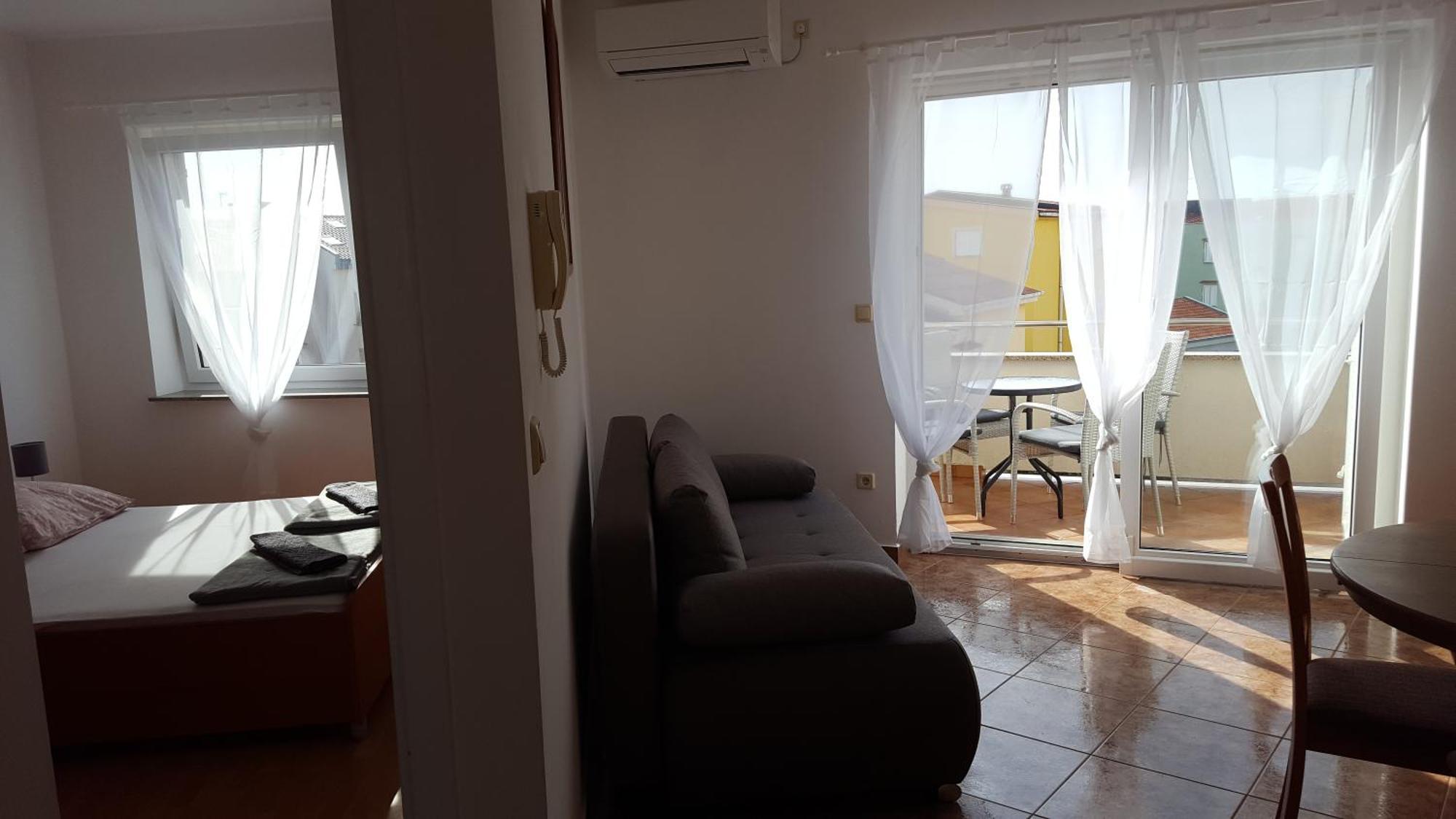 Zagi Daire Povljana Oda fotoğraf